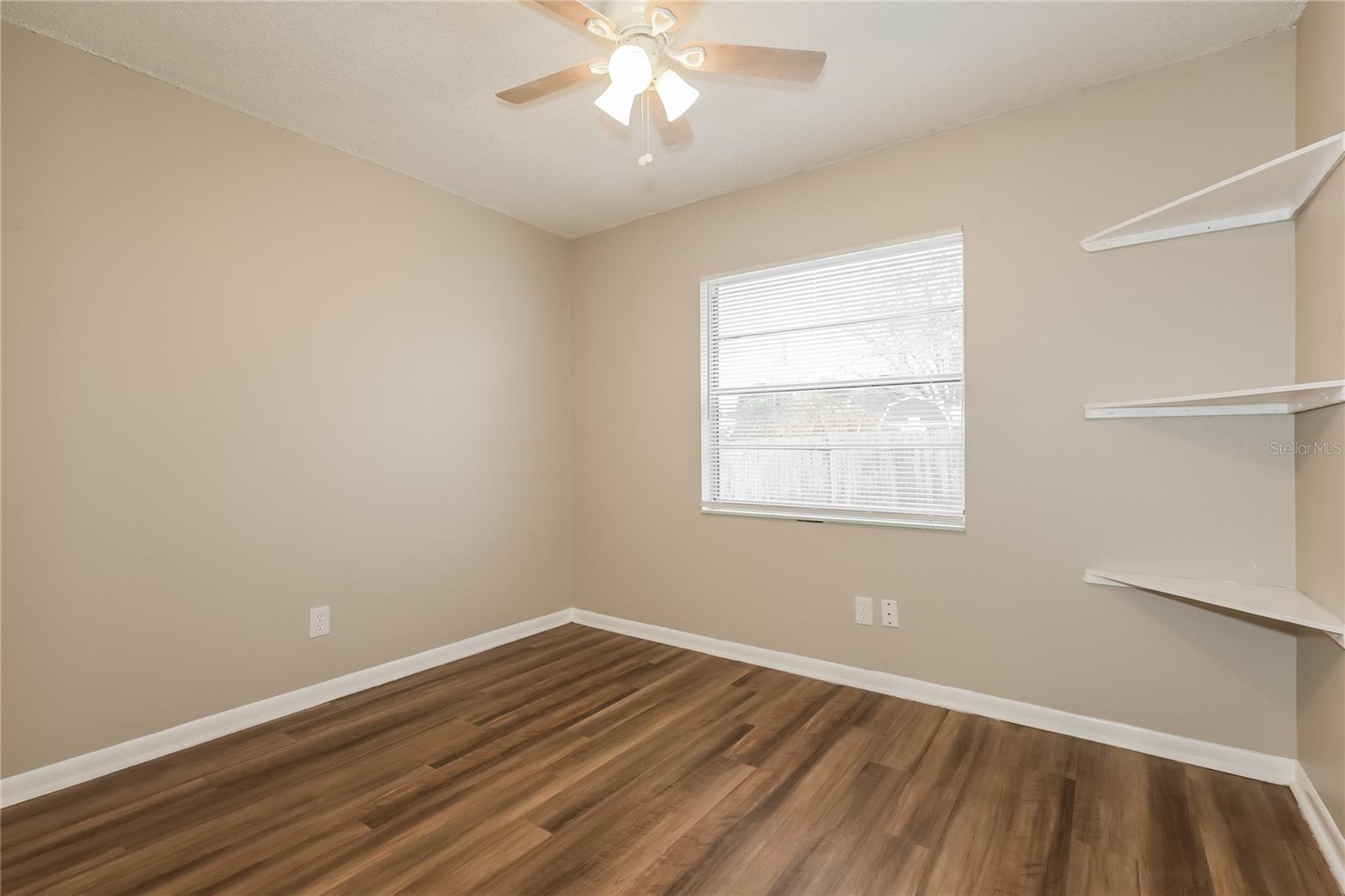 Listing photo id 9 for 2210 Merrin Street