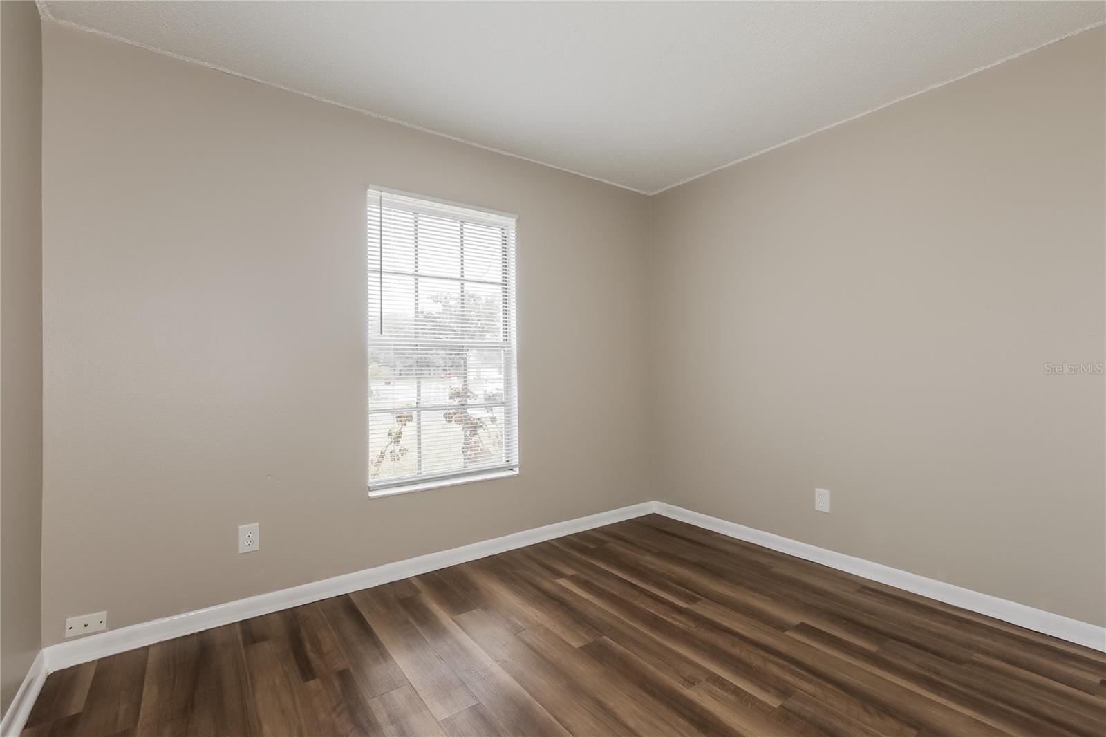 Listing photo id 10 for 2210 Merrin Street