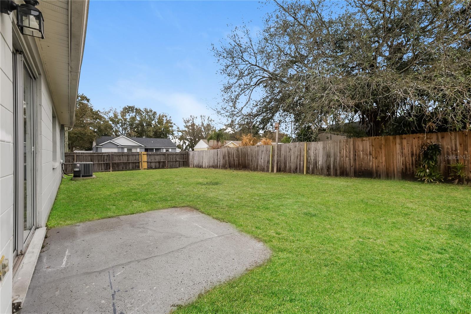 Listing photo id 13 for 2210 Merrin Street