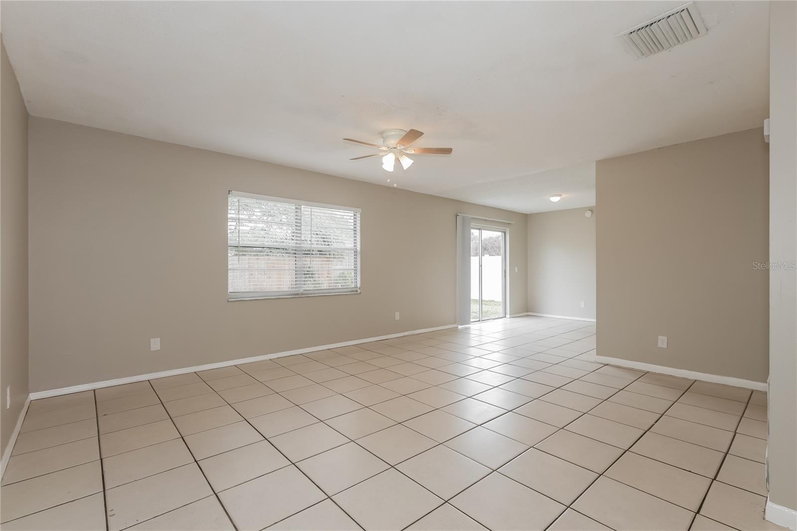 Listing photo id 2 for 2210 Merrin Street