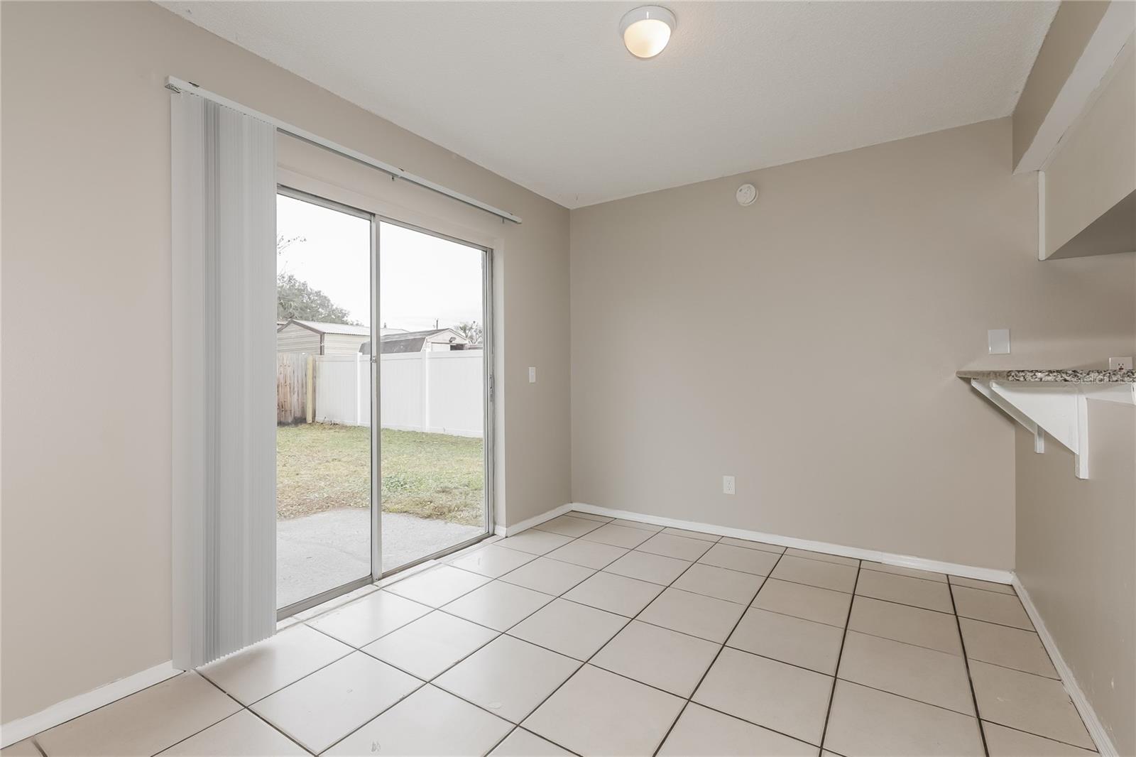 Listing photo id 3 for 2210 Merrin Street