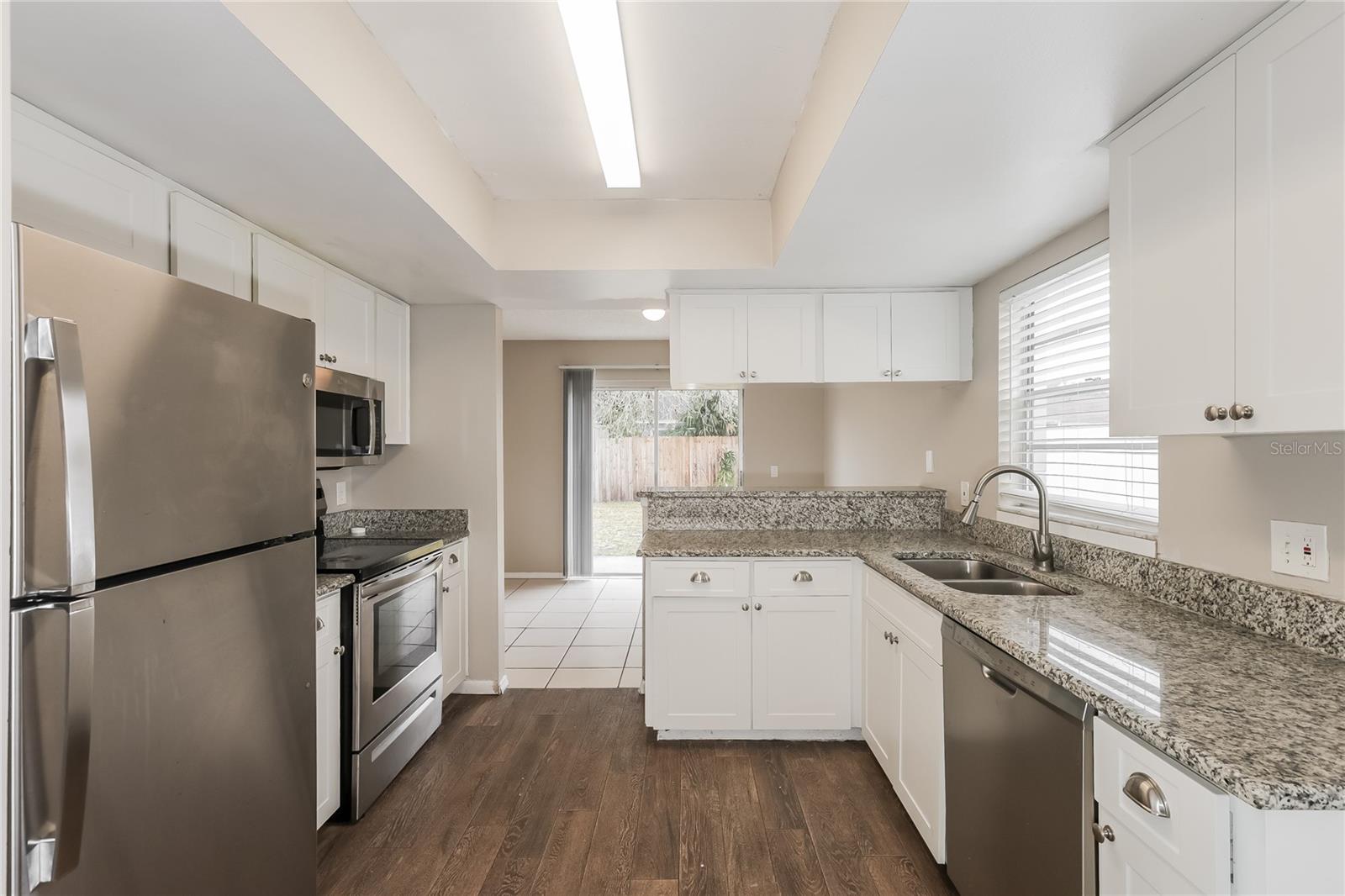 Listing photo id 5 for 2210 Merrin Street