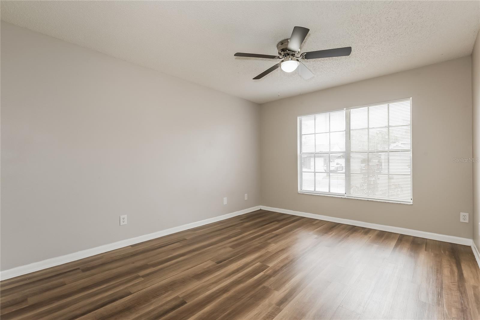 Listing photo id 6 for 2210 Merrin Street