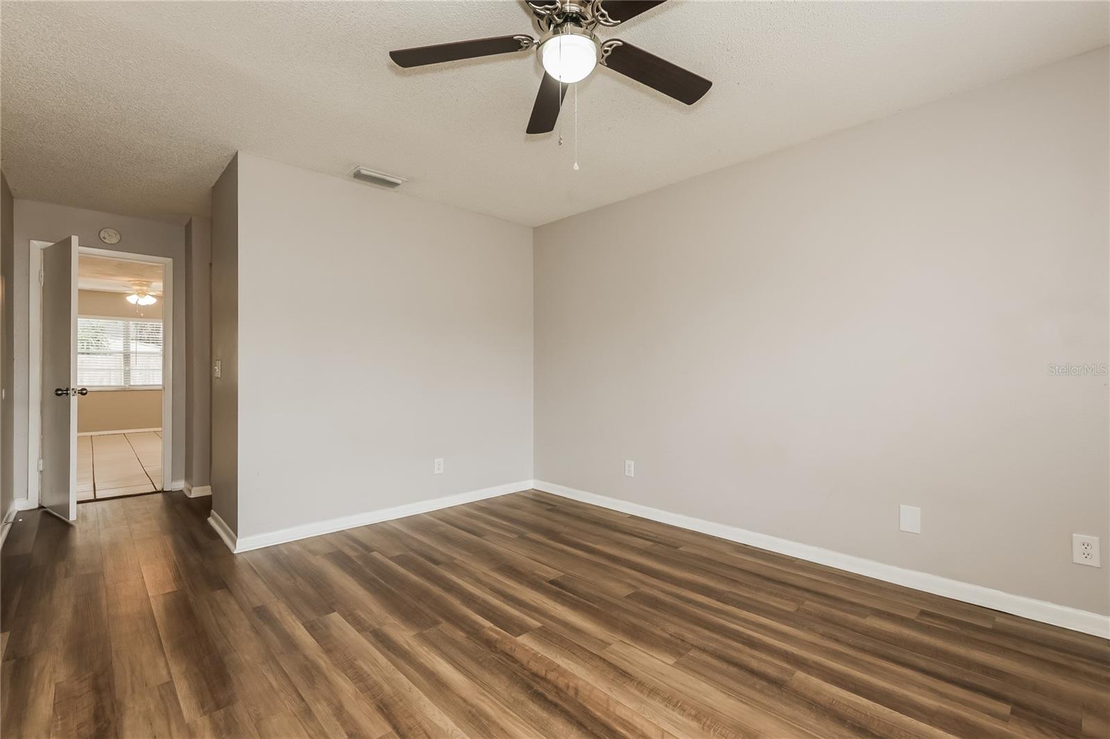 Listing photo id 7 for 2210 Merrin Street