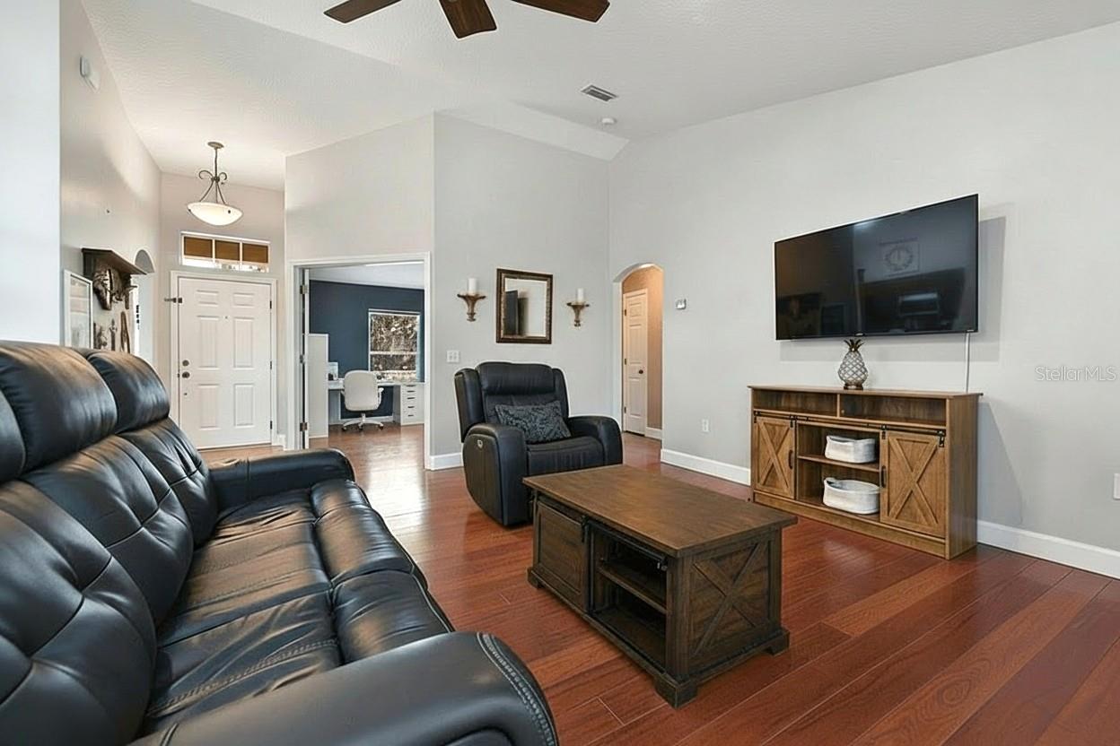 Image 13 of 68 For 10330 Pleasant View Dr.