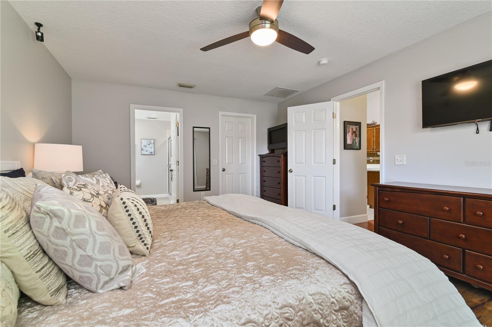 Image 30 of 68 For 10330 Pleasant View Dr.