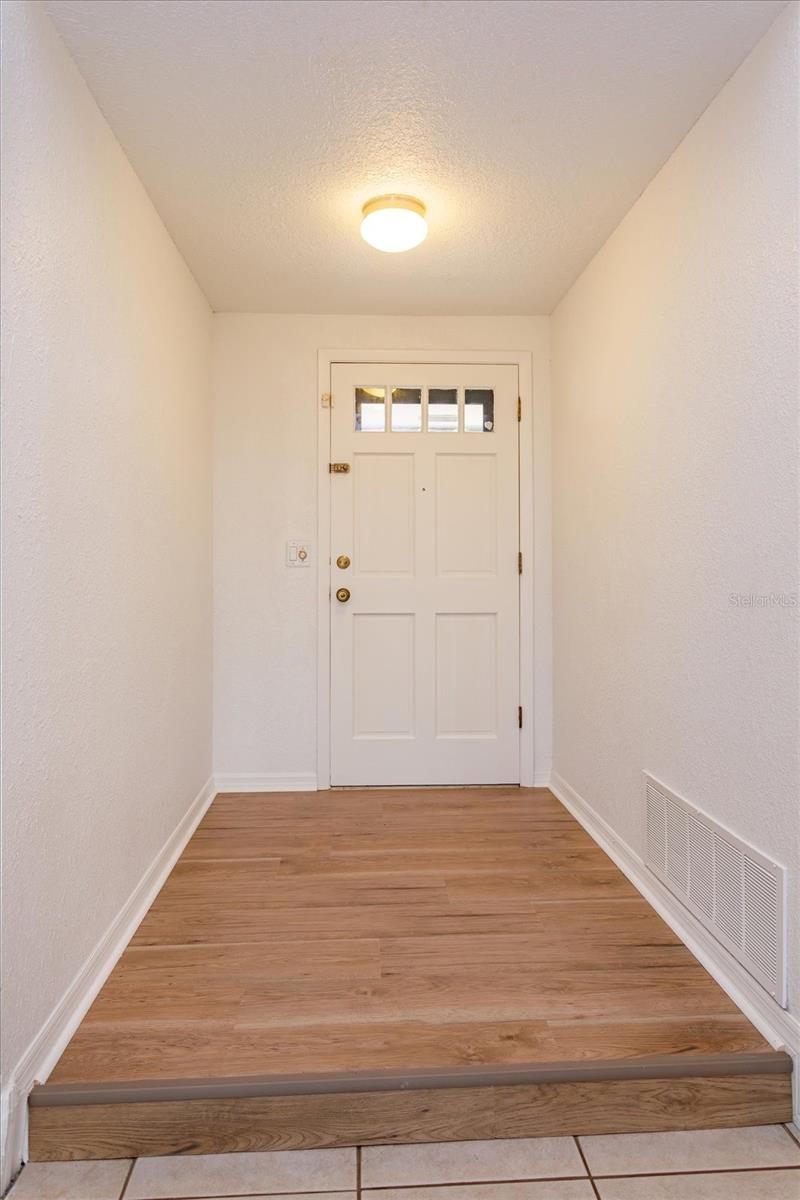 Image 14 of 29 For 762 Sheoah Boulevard