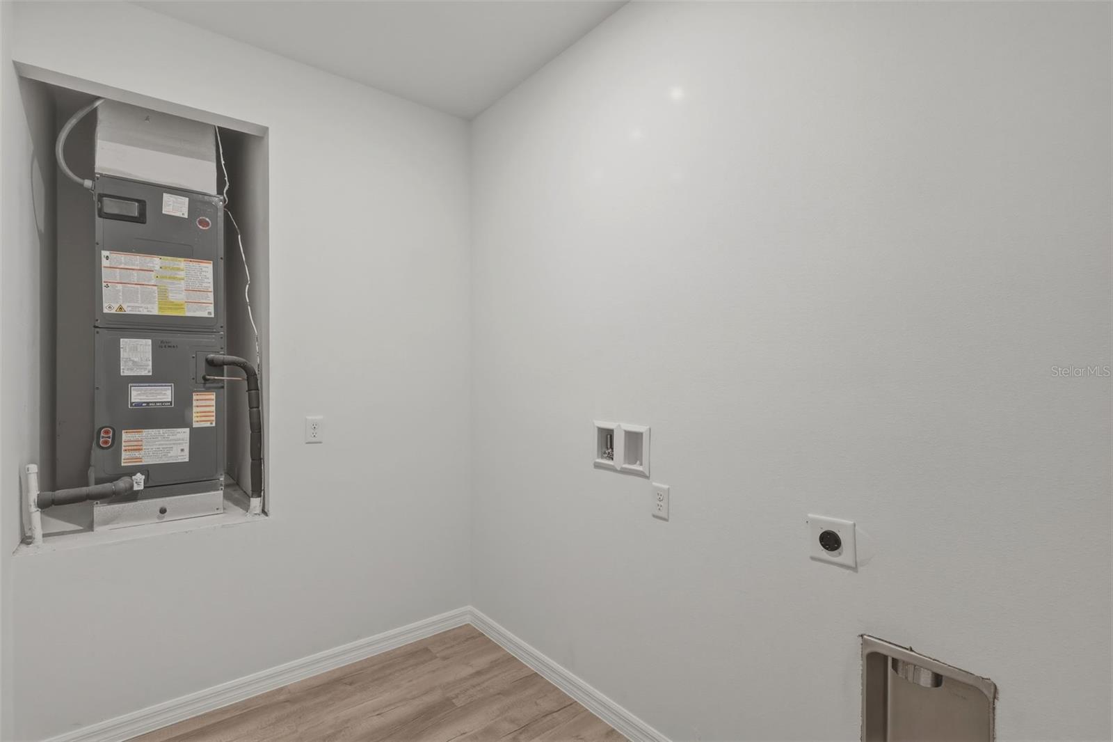 Image 26 of 35 For 24534 Paul Street