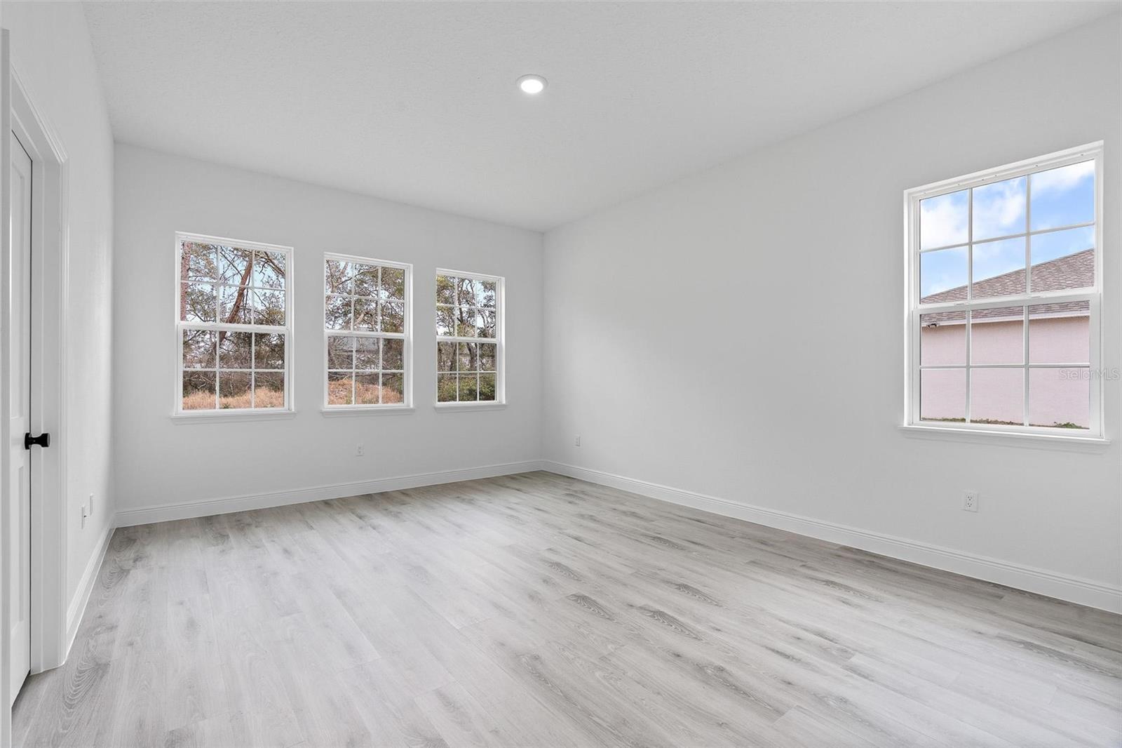 Image 20 of 34 For 16831 39th Circle