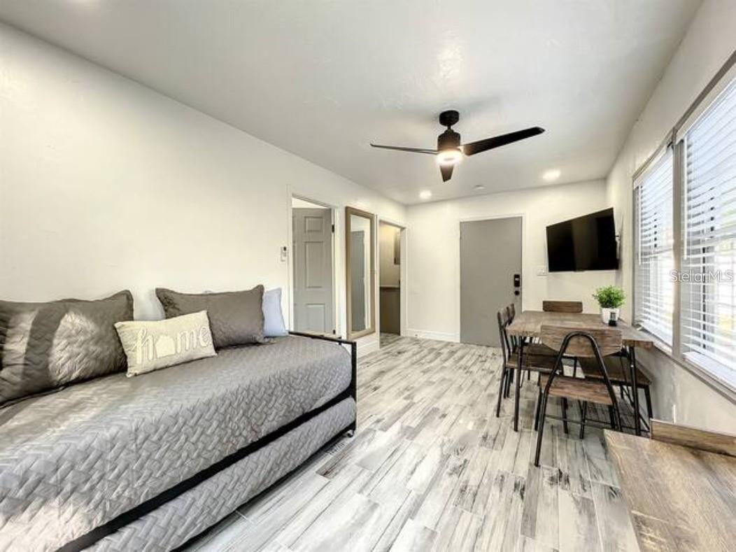 Image 43 of 68 For 2008 Page Avenue