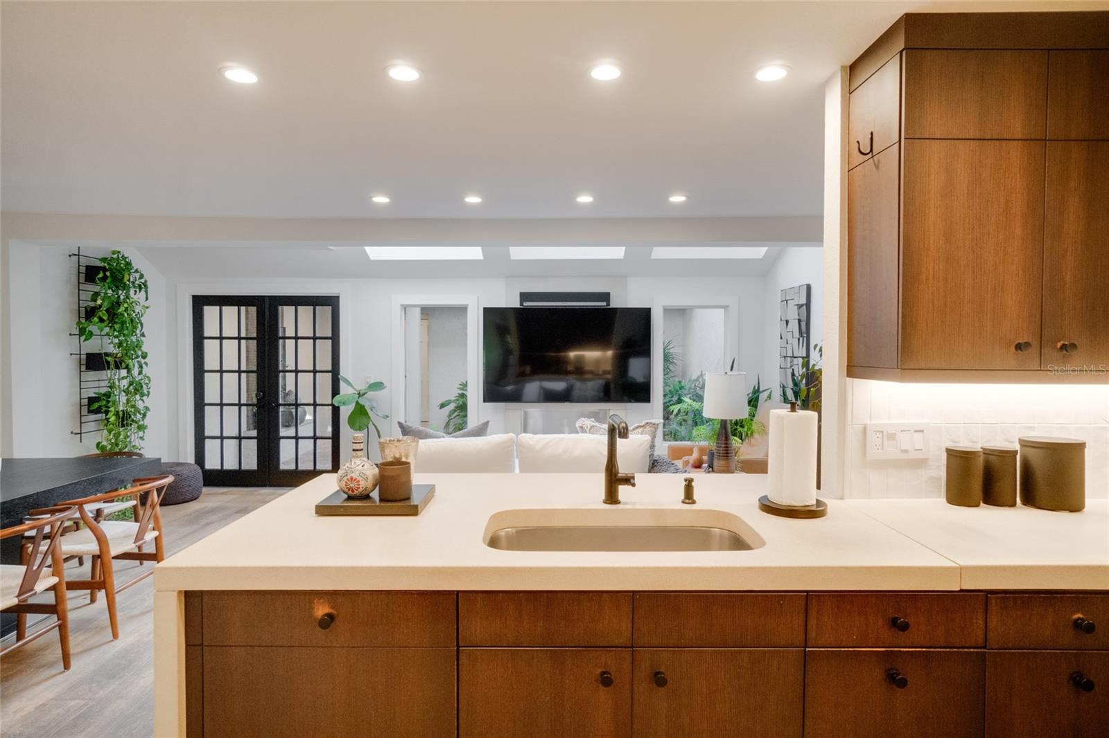 Image 16 of 52 For 1130 Washington Avenue 11c