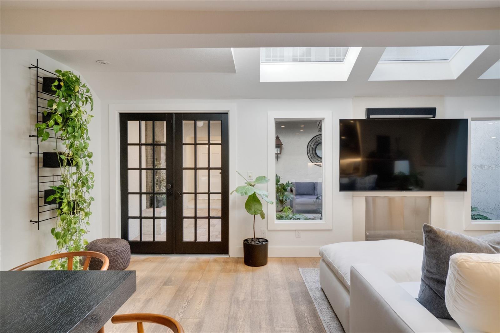 Image 20 of 52 For 1130 Washington Avenue 11c