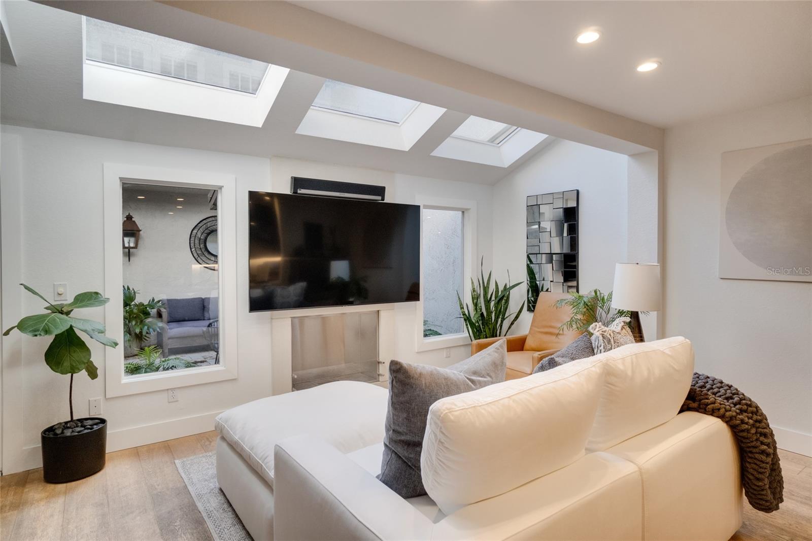 Image 21 of 52 For 1130 Washington Avenue 11c