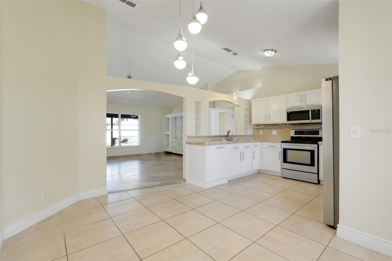 Image 11 of 43 For 617 Parakeet Court