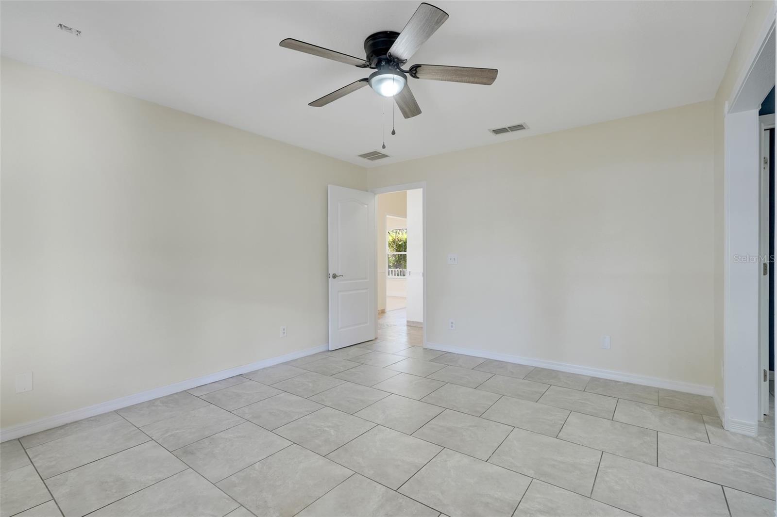 Image 13 of 43 For 617 Parakeet Court