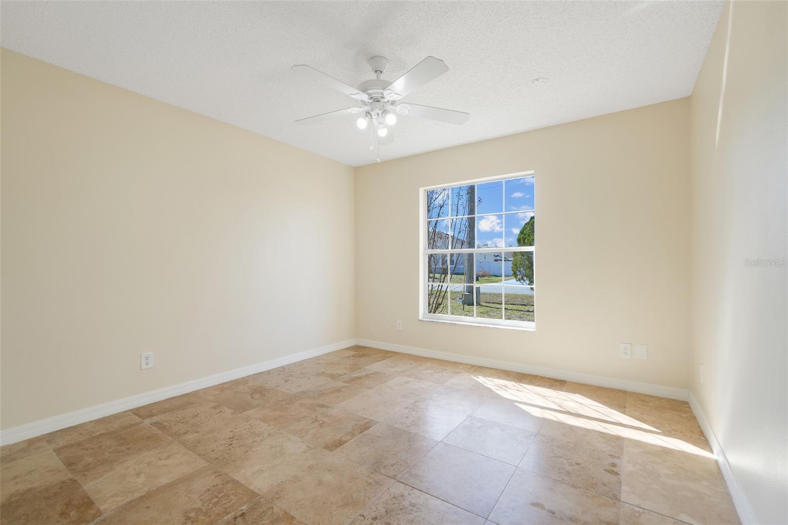 Image 20 of 43 For 617 Parakeet Court