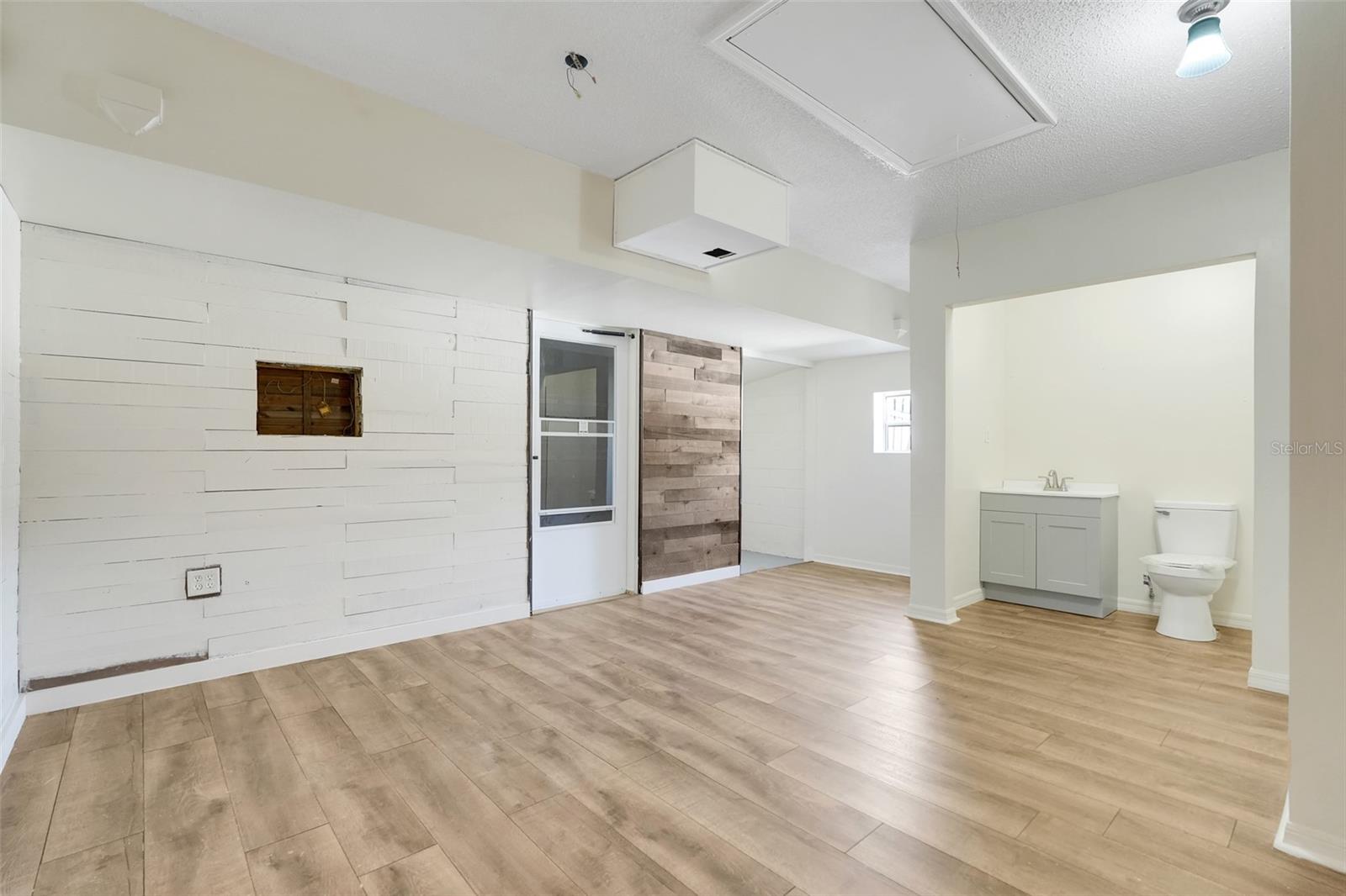 Image 23 of 43 For 617 Parakeet Court