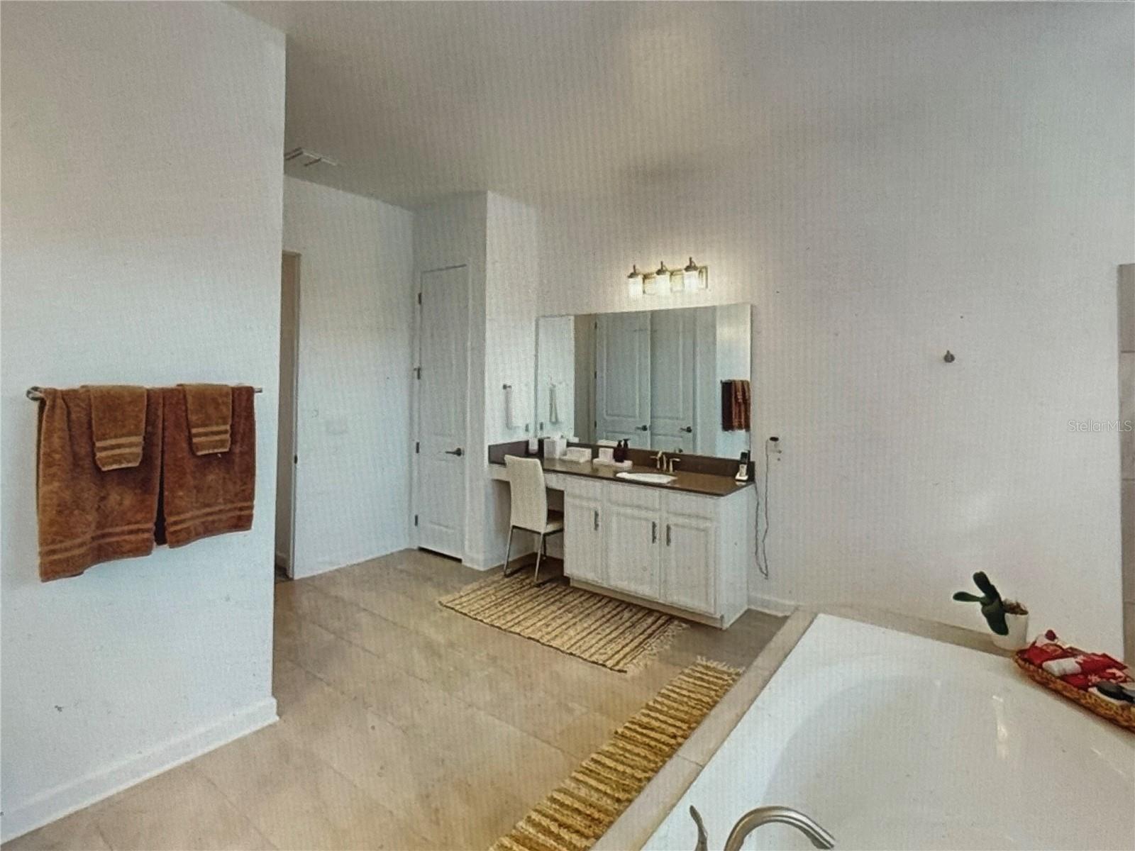 Image 14 of 20 For 8851 Fallen Oak Drive