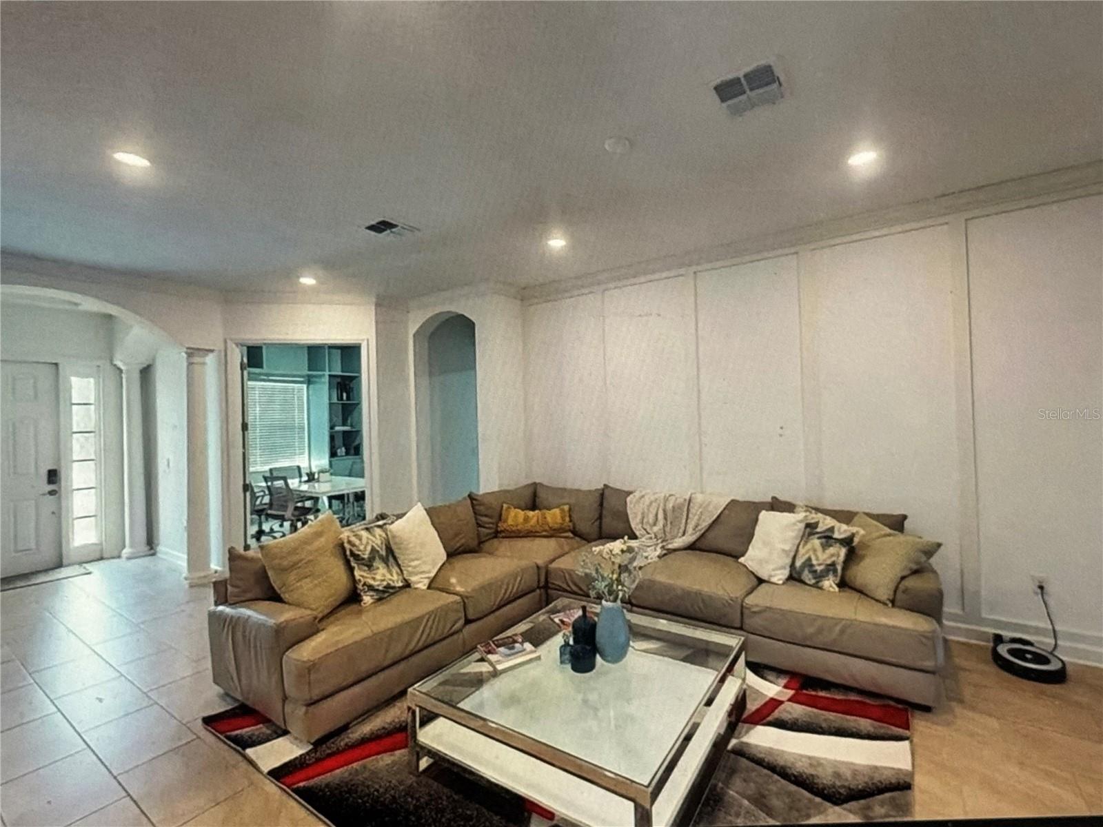 Image 2 of 20 For 8851 Fallen Oak Drive