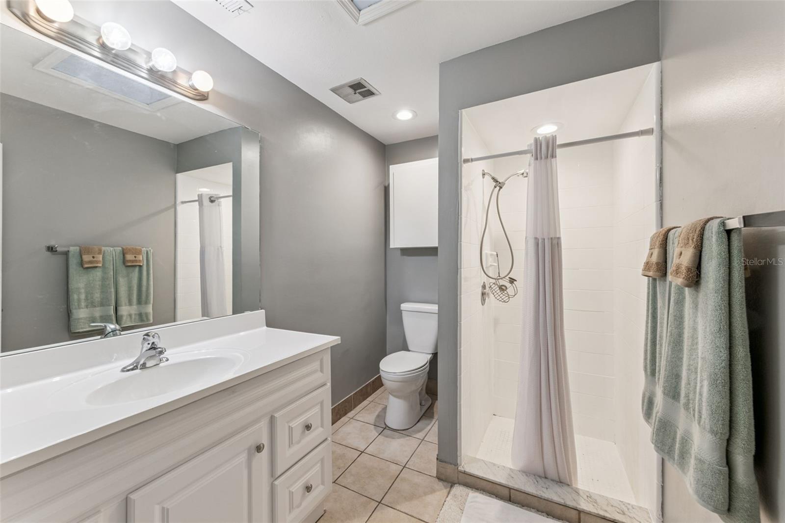 Image 12 of 19 For 4474 Goldenrain Court