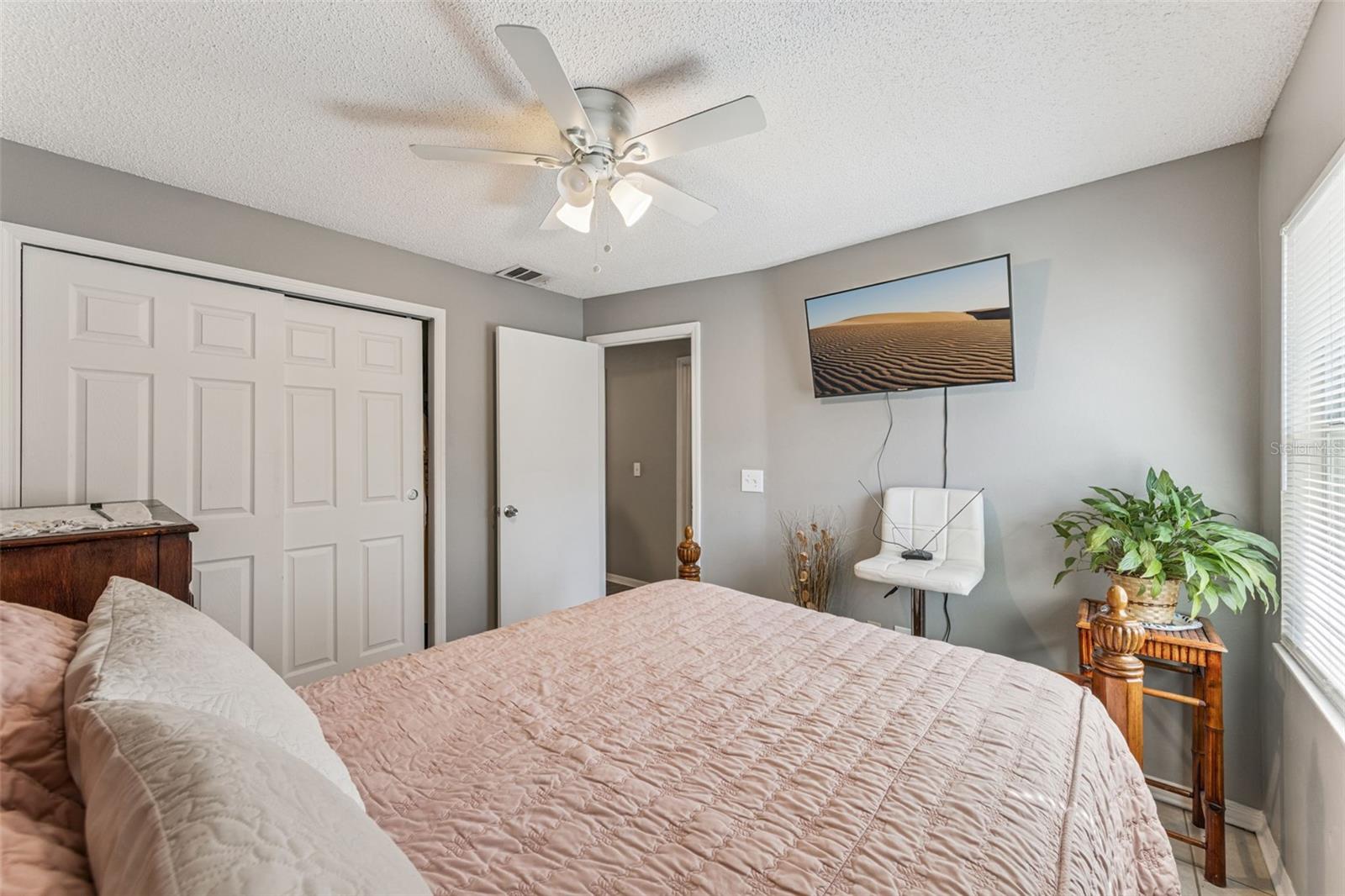 Image 13 of 19 For 4474 Goldenrain Court