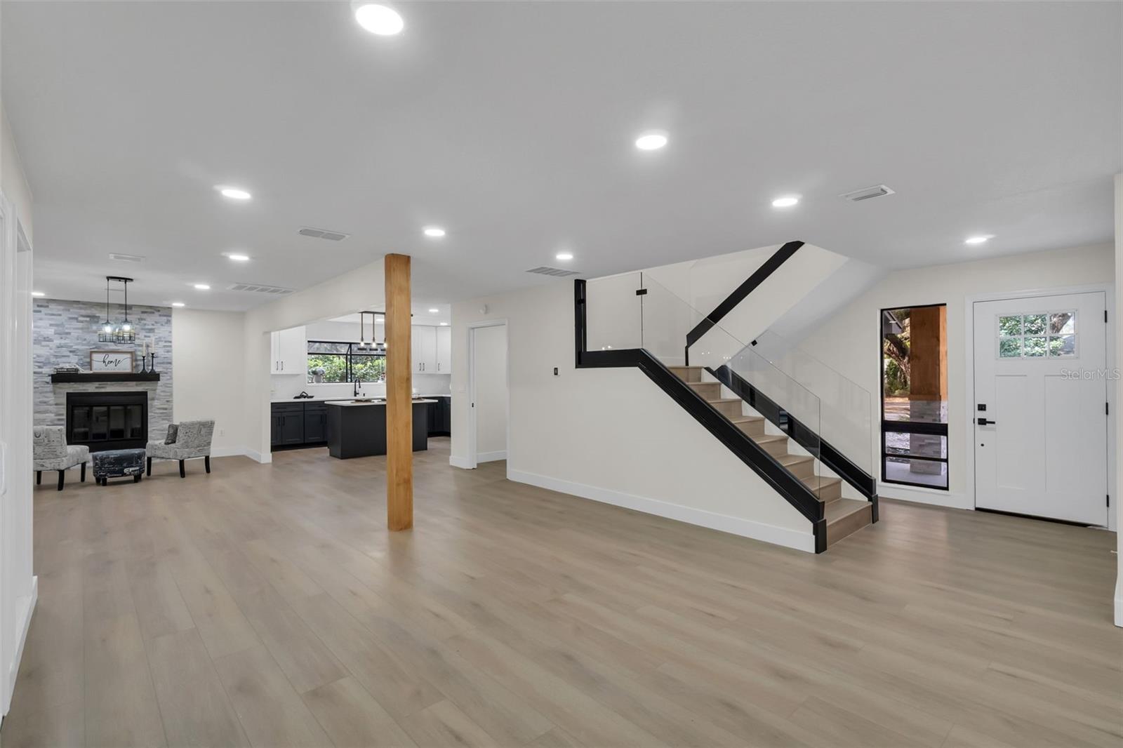 Listing photo id 0 for 1870 King Edward Drive