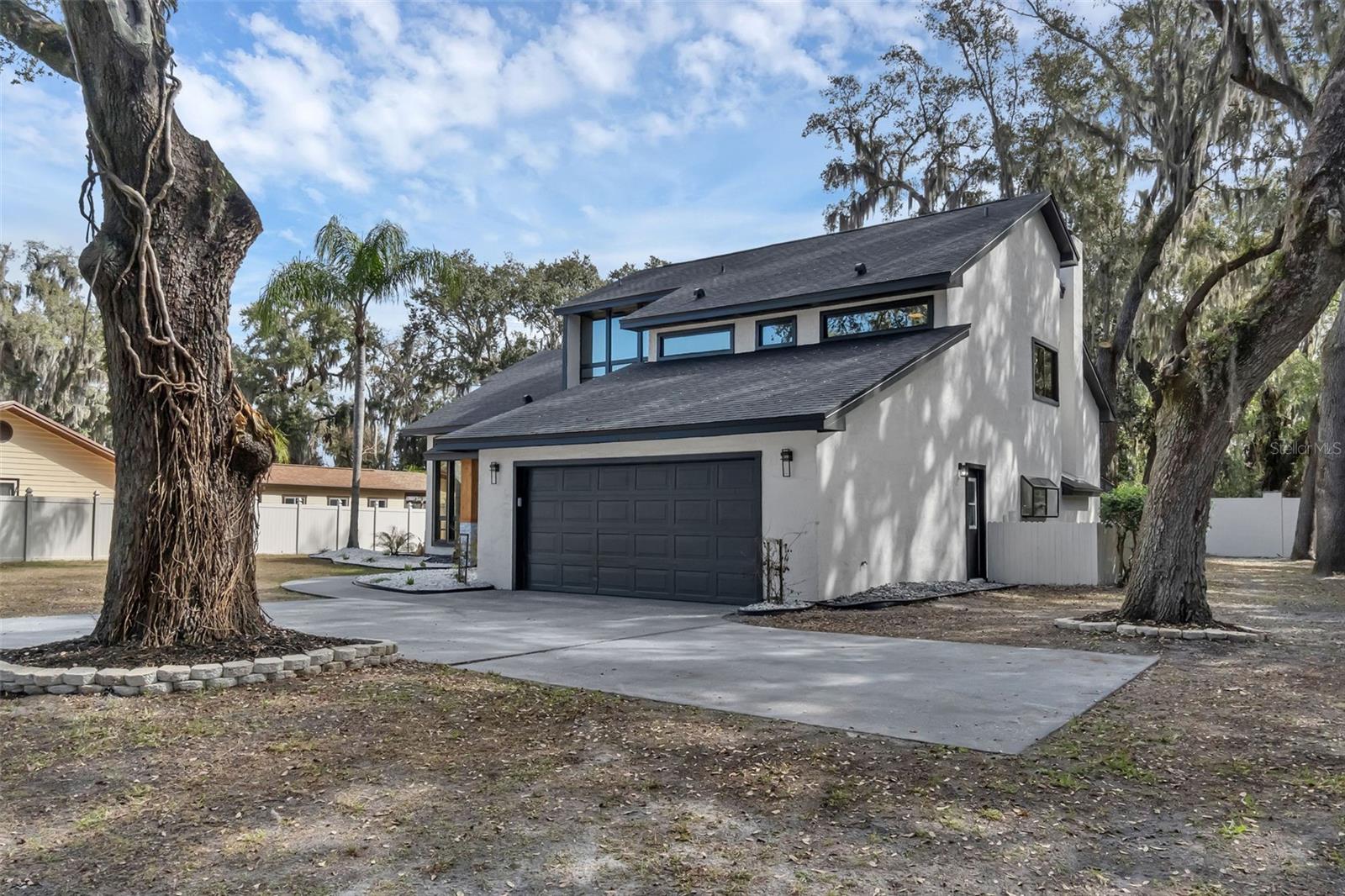 Listing photo id 31 for 1870 King Edward Drive