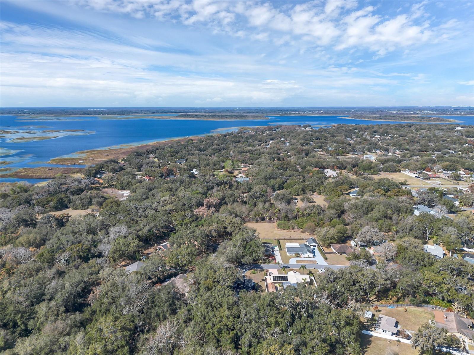 Listing photo id 35 for 1870 King Edward Drive