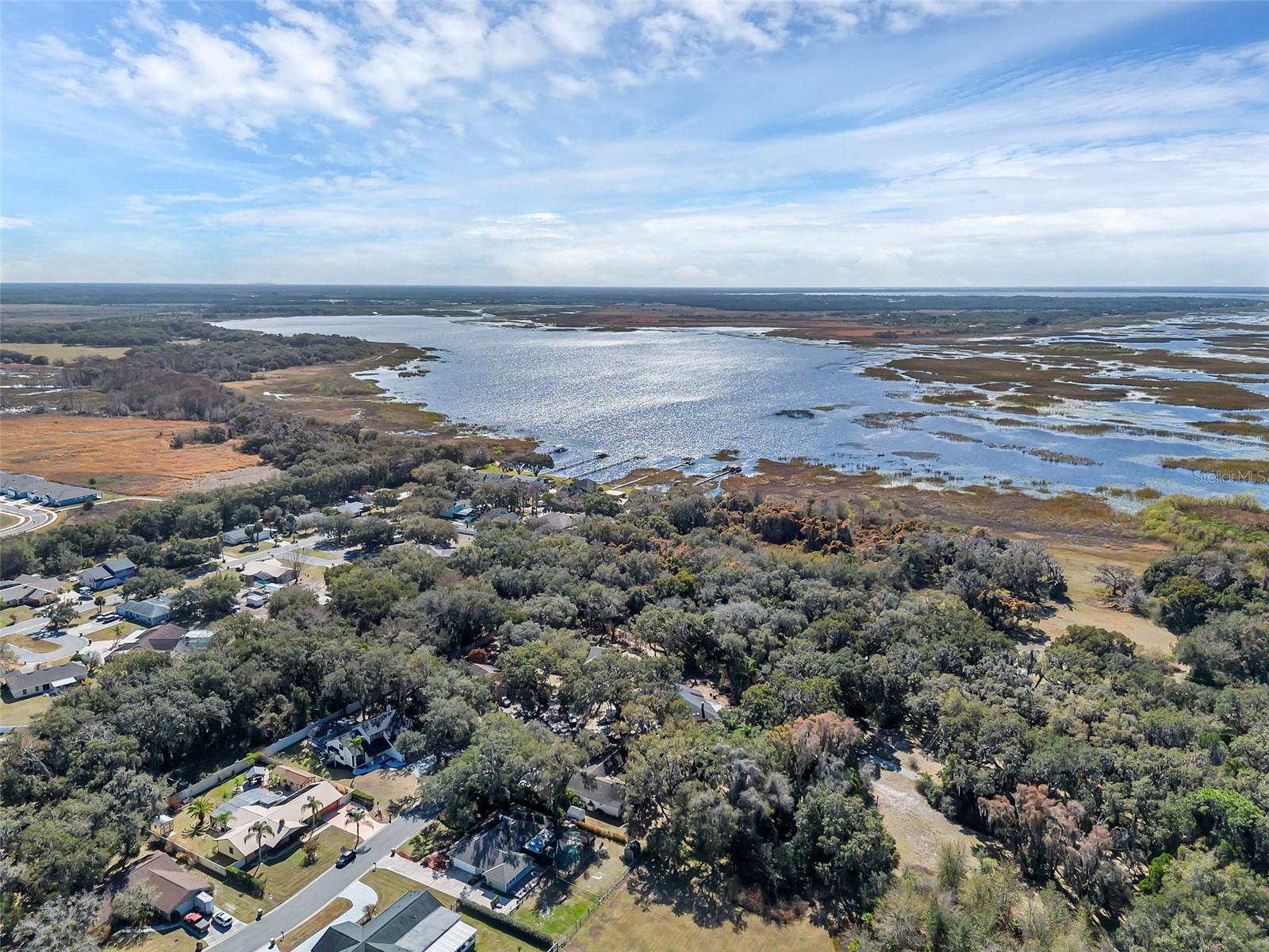 Listing photo id 36 for 1870 King Edward Drive