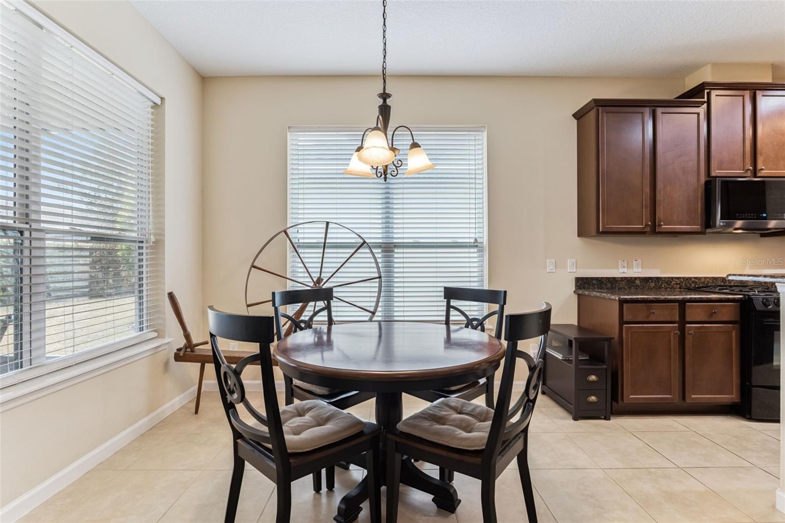 Image 10 of 48 For 1375 Hazeldene Manor