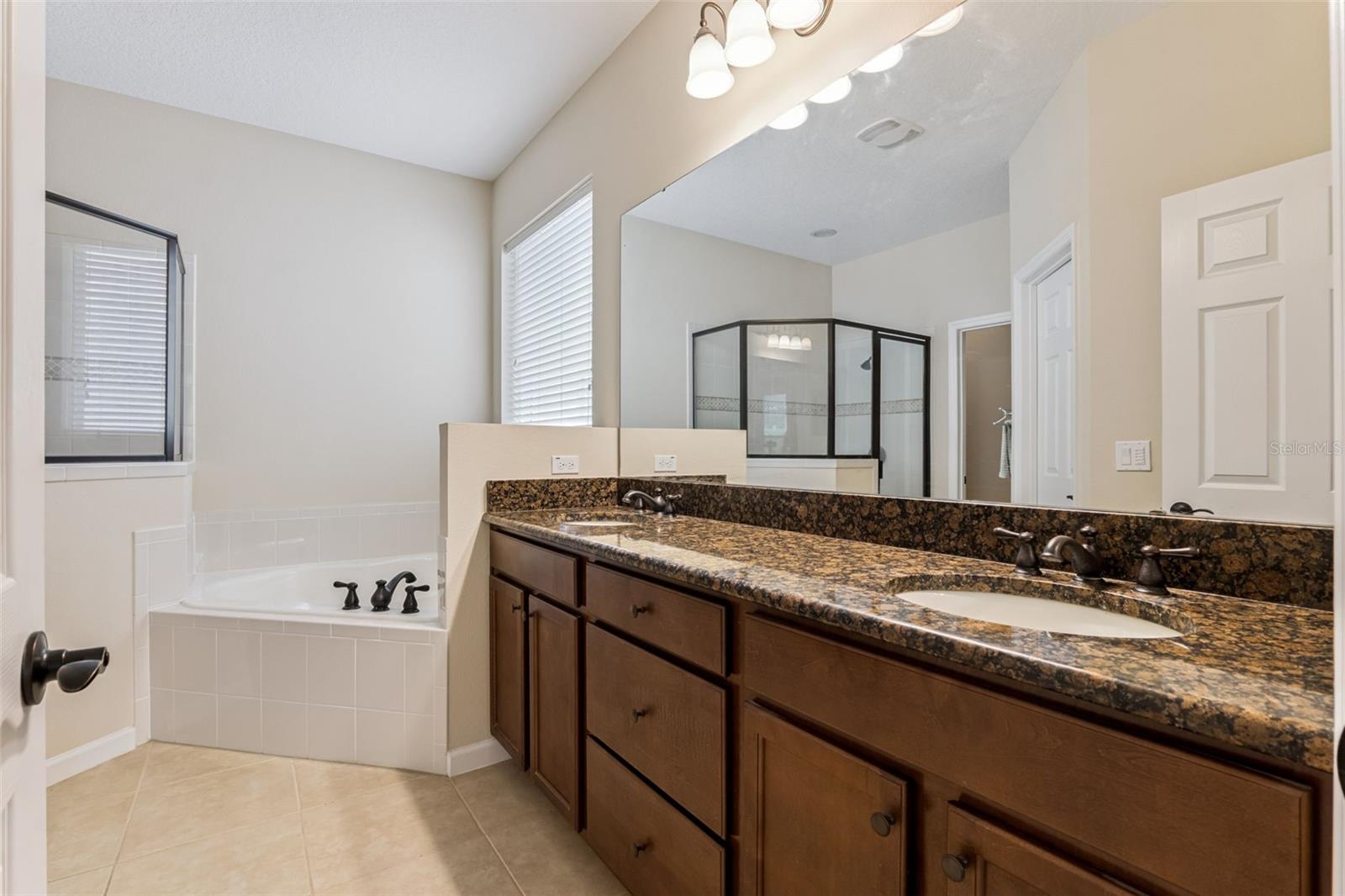 Image 17 of 48 For 1375 Hazeldene Manor