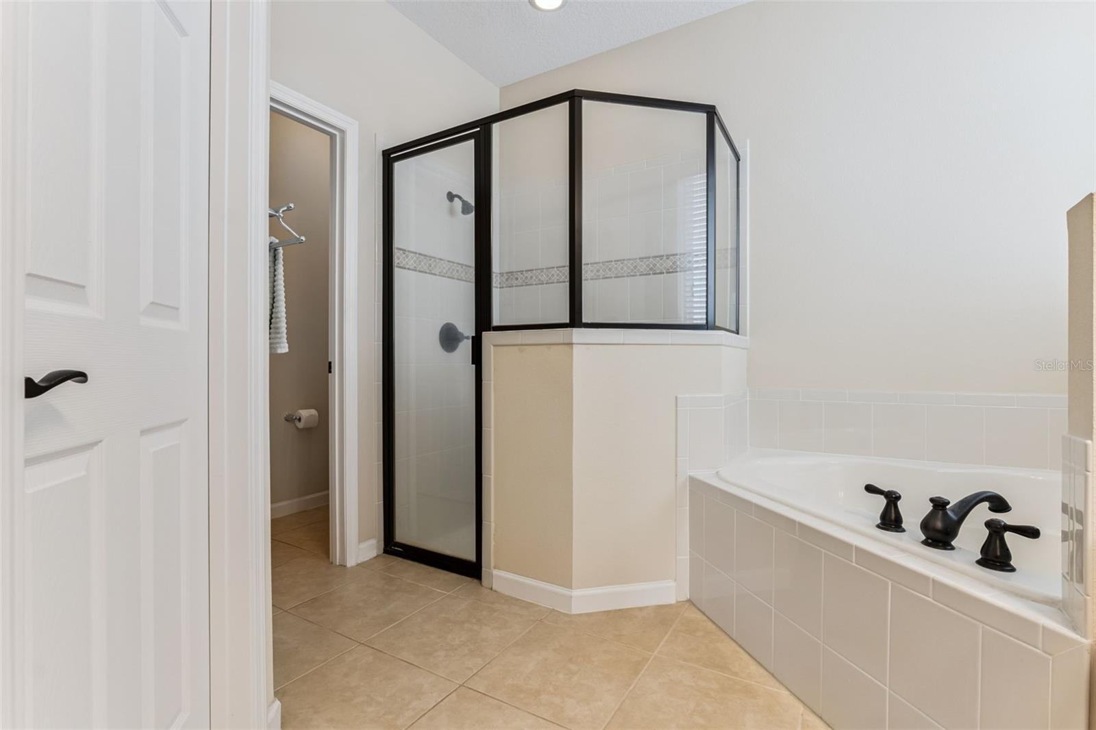 Image 18 of 48 For 1375 Hazeldene Manor