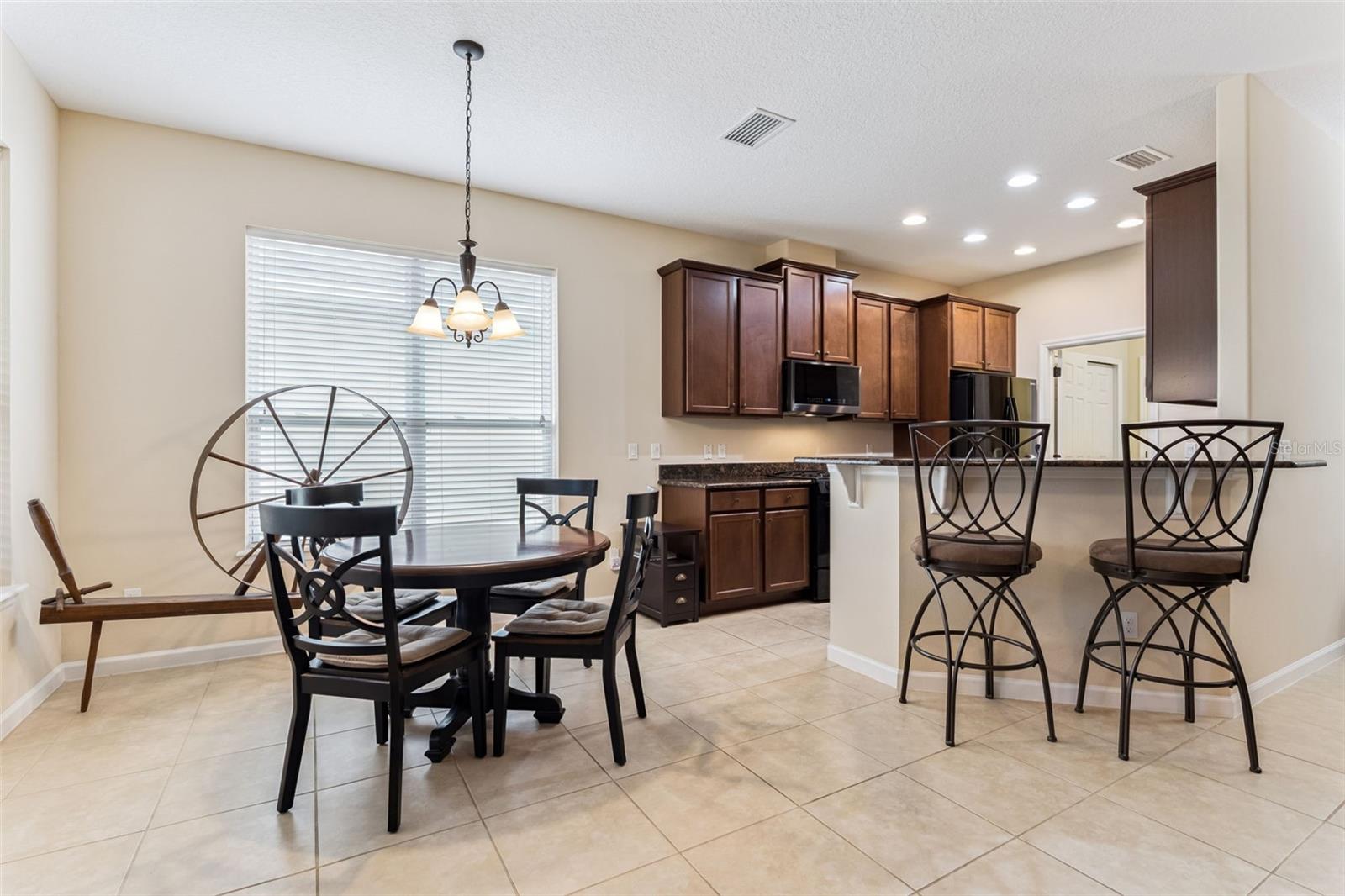 Image 9 of 48 For 1375 Hazeldene Manor