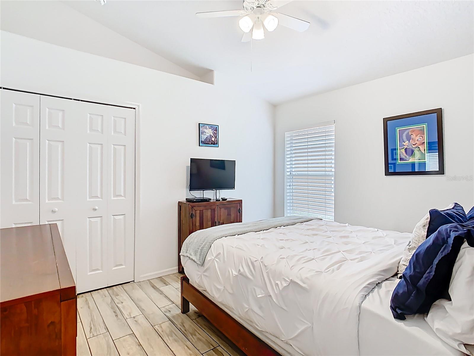 Image 19 of 39 For 512 Viola Dr