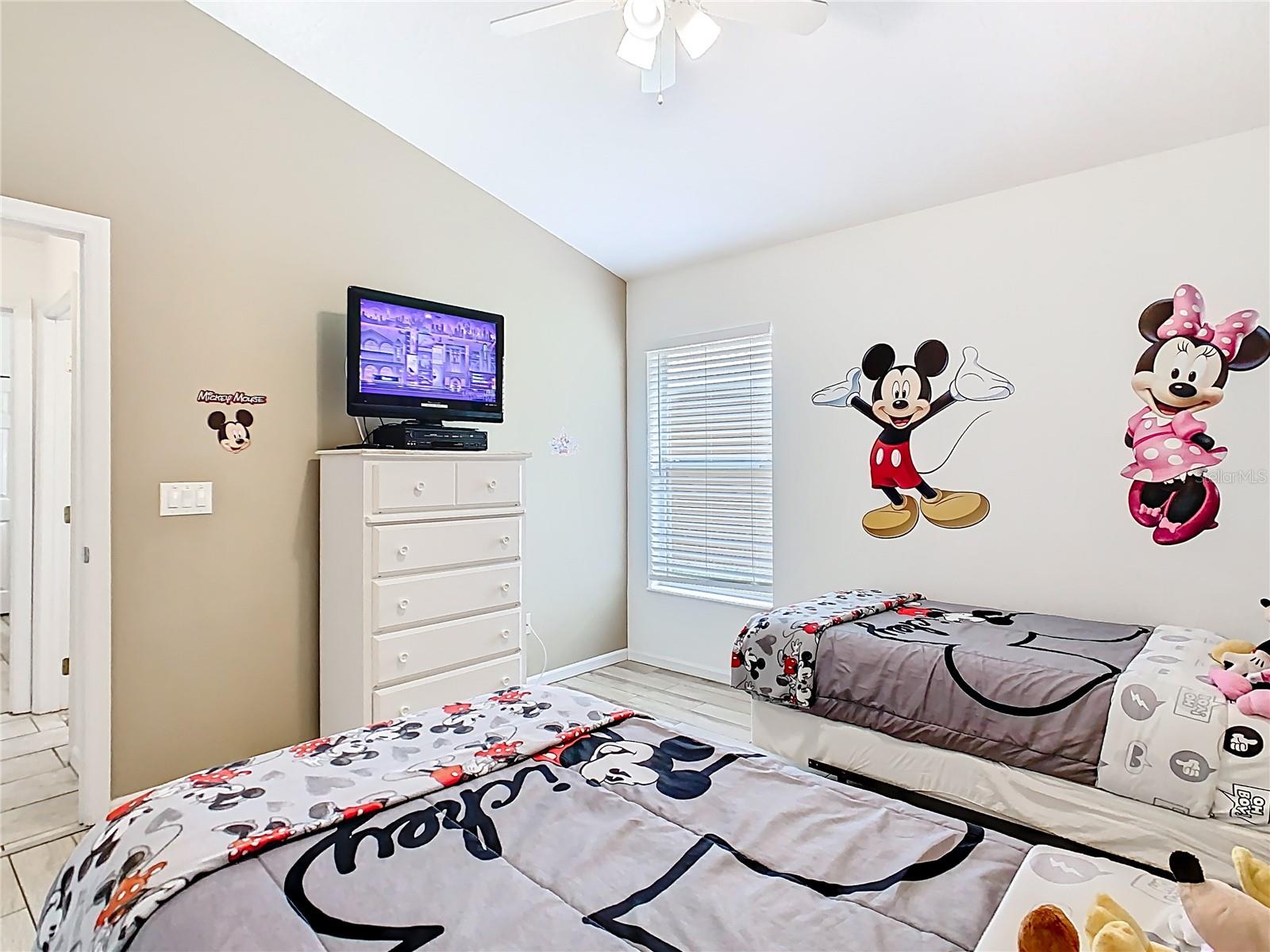 Image 23 of 39 For 512 Viola Dr