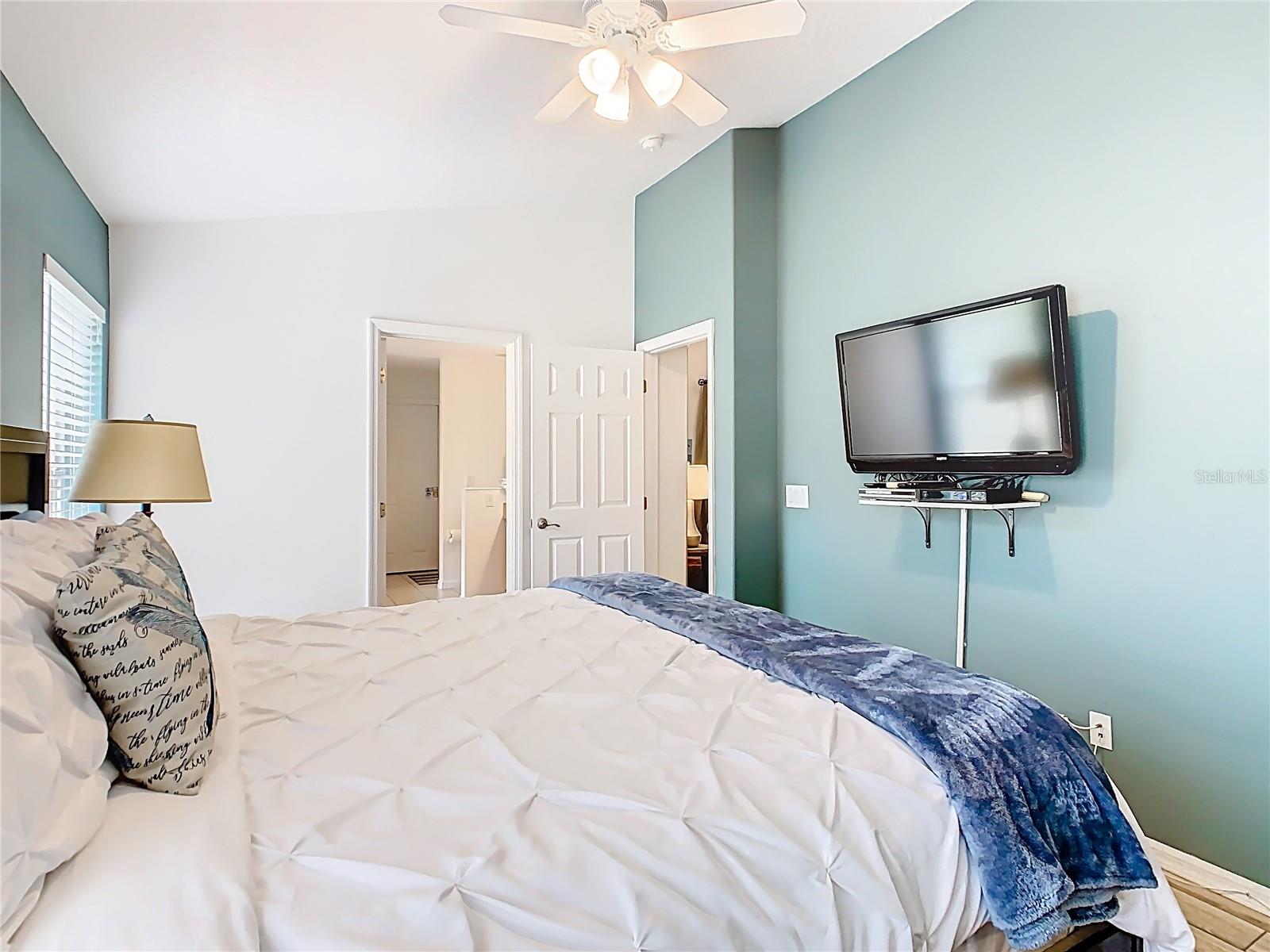 Image 7 of 39 For 512 Viola Dr