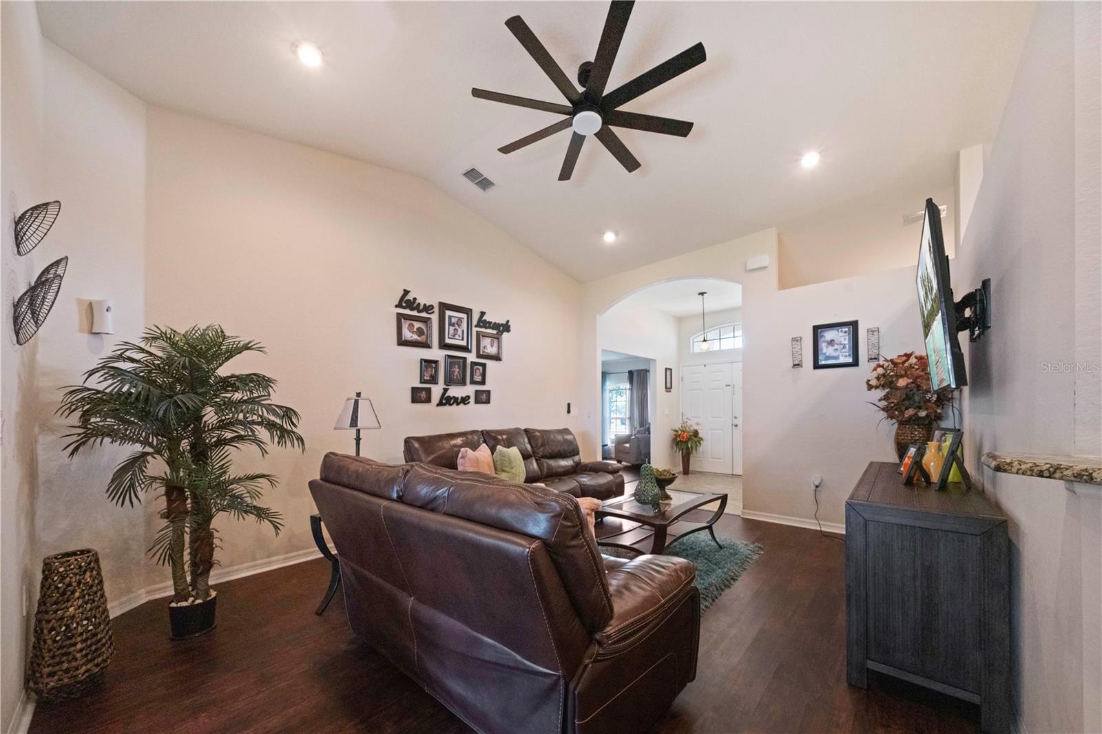 Image 9 of 29 For 6518 Crescent Loop