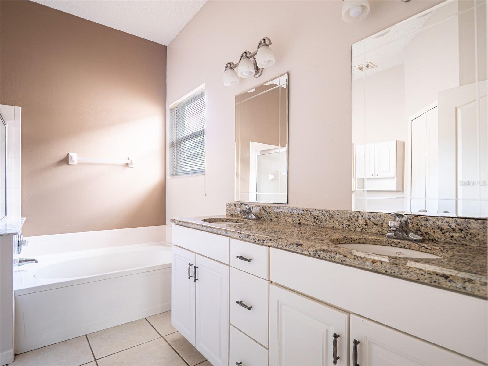 Image 24 of 31 For 1702 Riveredge Road