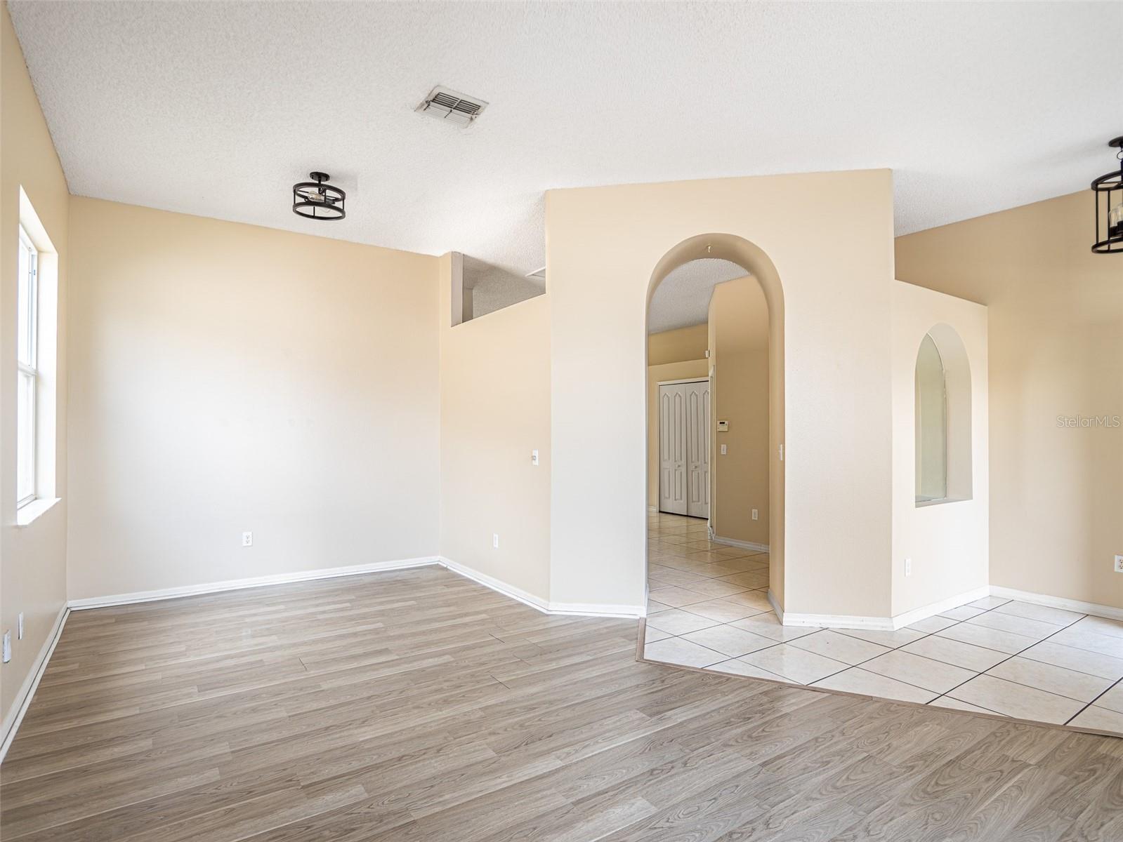 Image 8 of 31 For 1702 Riveredge Road