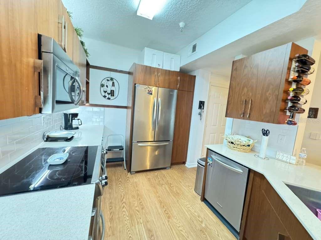 Image 10 of 29 For 5560 Metrowest Boulevard 201