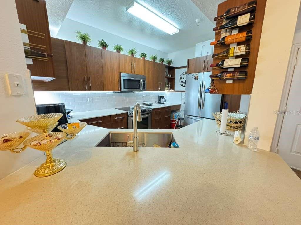 Image 16 of 29 For 5560 Metrowest Boulevard 201