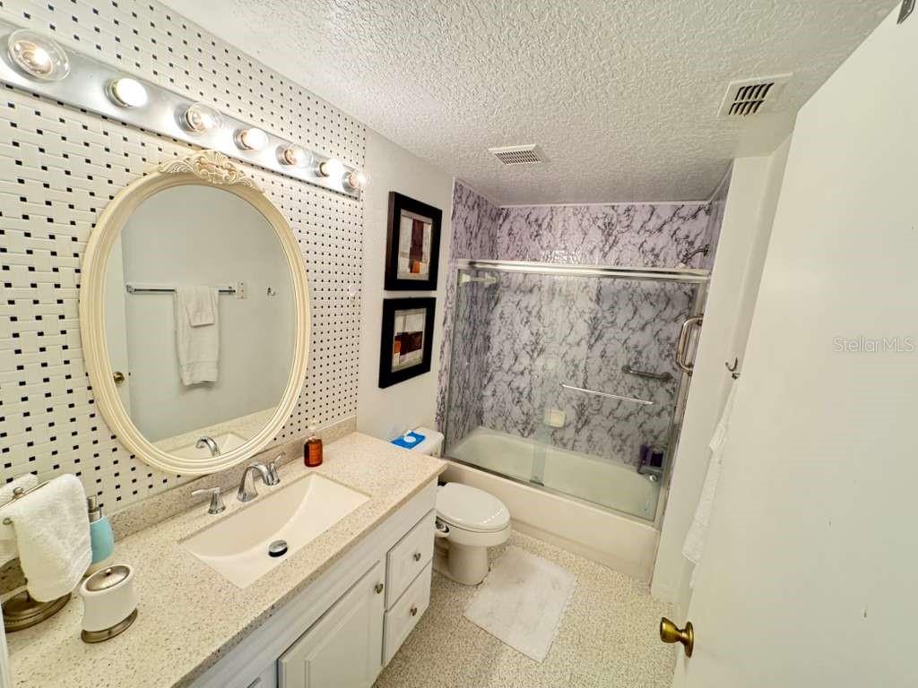 Image 17 of 29 For 5560 Metrowest Boulevard 201