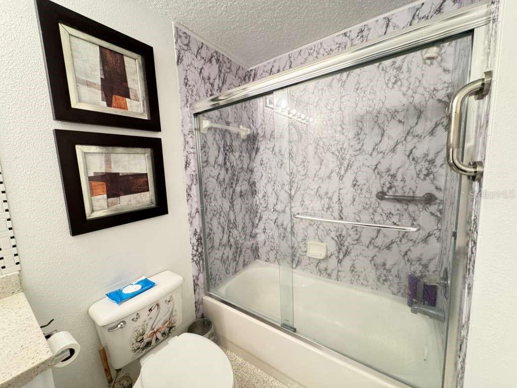 Image 18 of 29 For 5560 Metrowest Boulevard 201