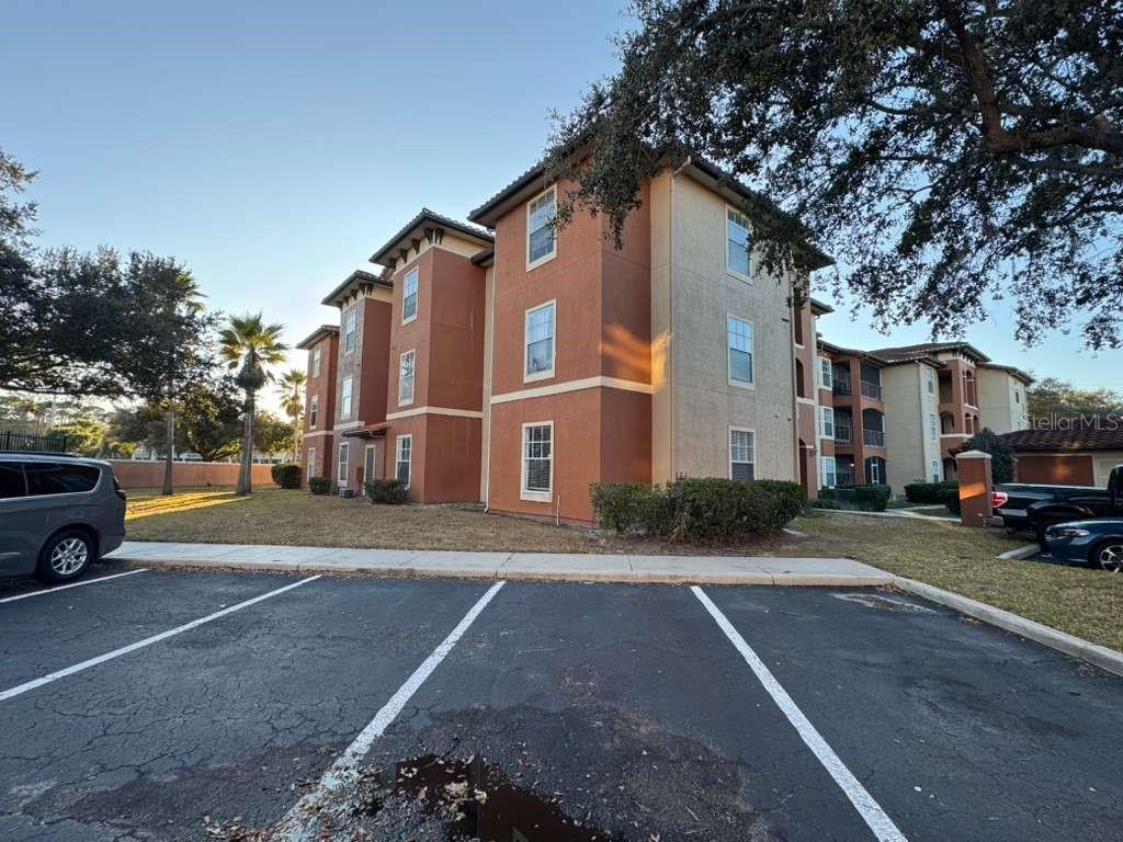 Image 2 of 29 For 5560 Metrowest Boulevard 201