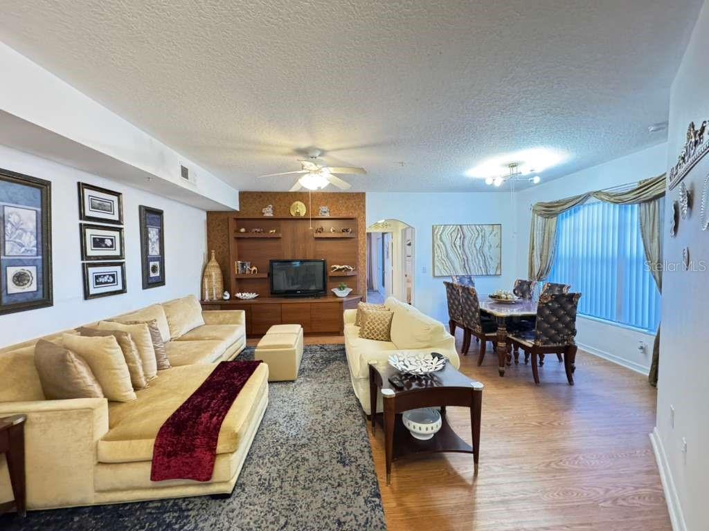 Image 3 of 29 For 5560 Metrowest Boulevard 201