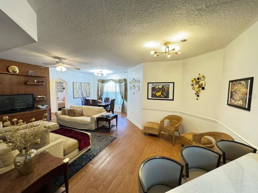 Image 4 of 29 For 5560 Metrowest Boulevard 201