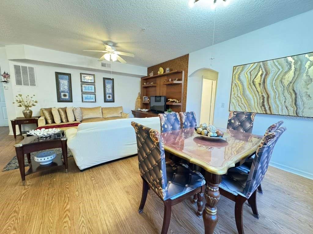 Image 5 of 29 For 5560 Metrowest Boulevard 201