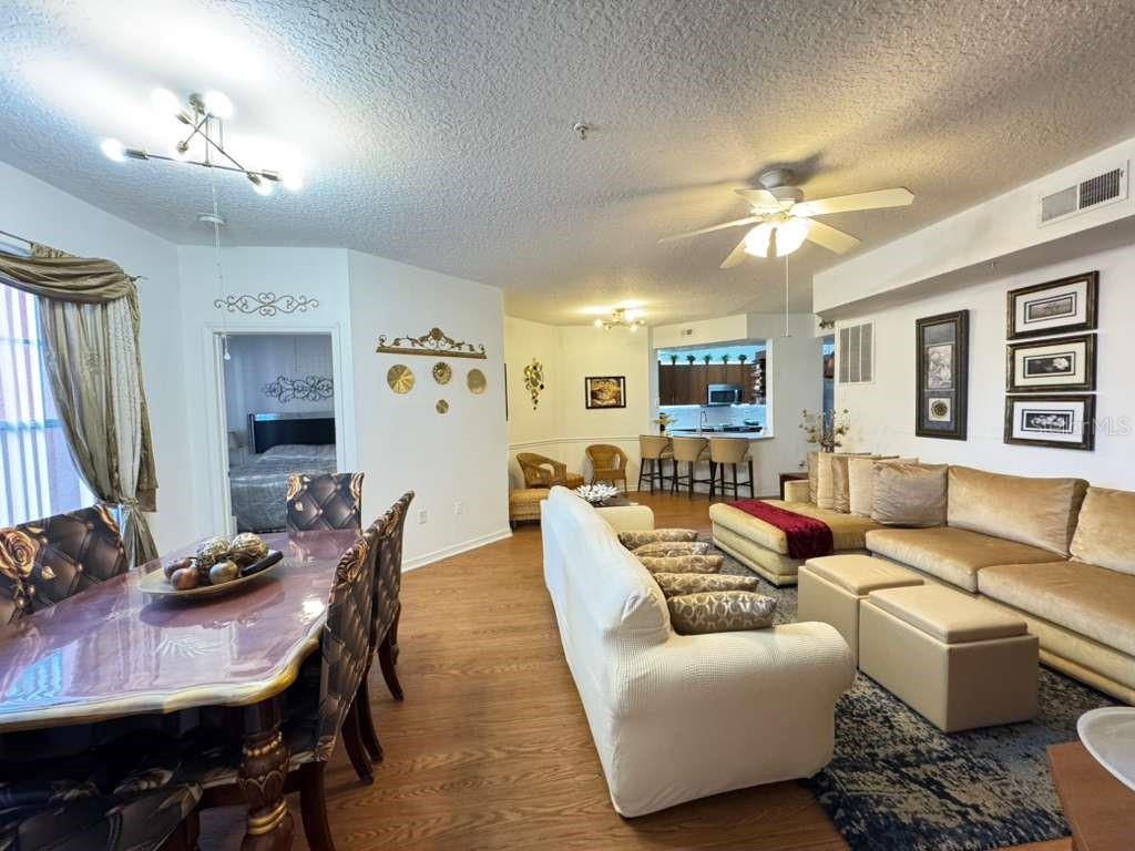 Image 7 of 29 For 5560 Metrowest Boulevard 201