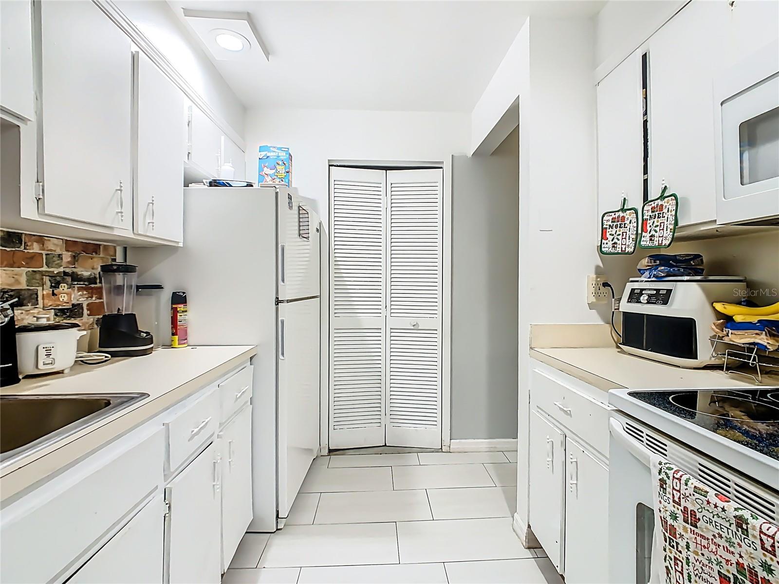 Image 12 of 30 For 4103 Spitfire Avenue