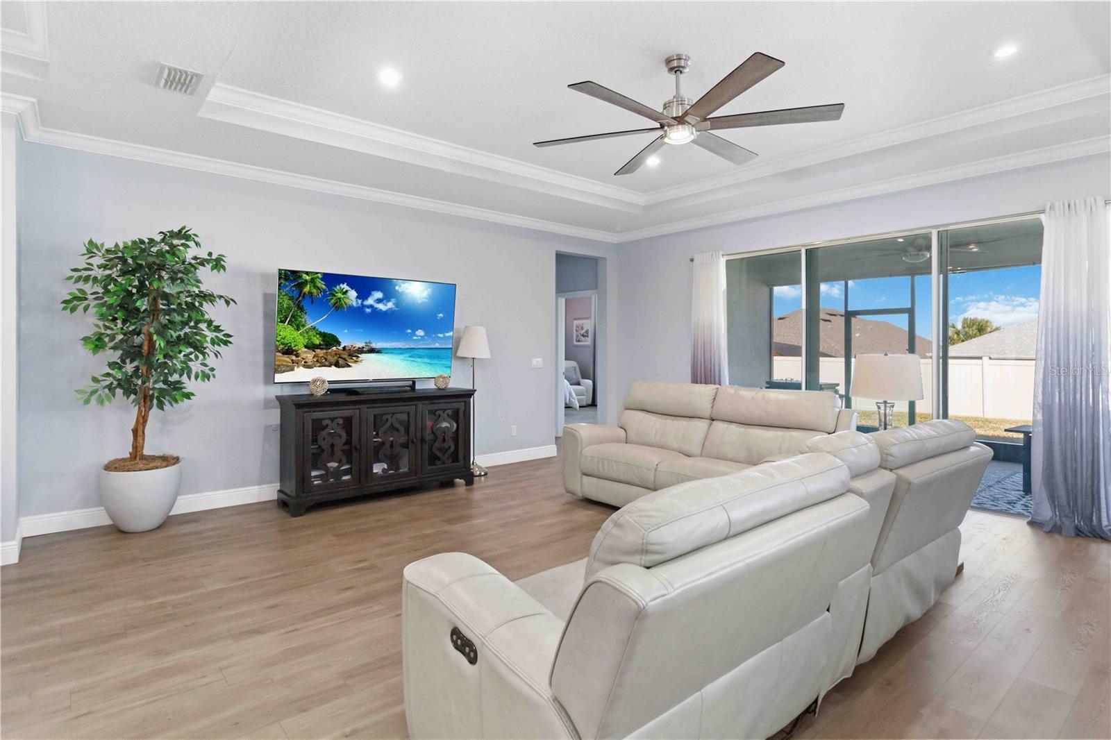 Image 5 of 47 For 1272 Hillcrest View Loop